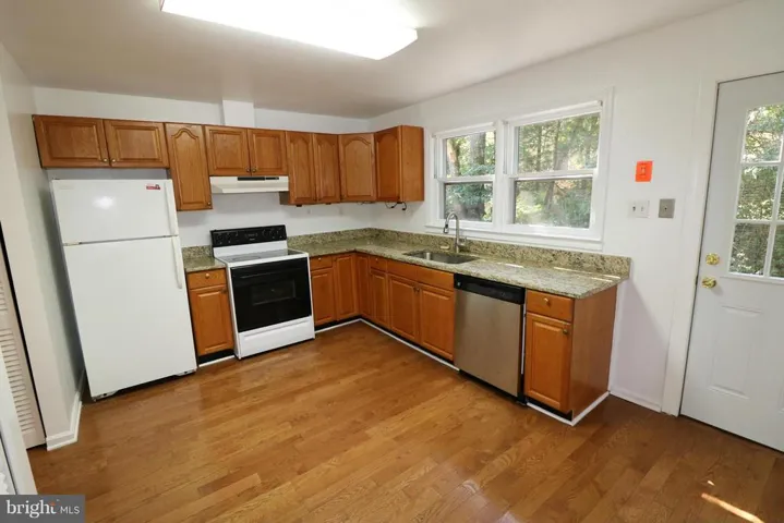 8328 Hilltop Ave, Vienna, Virginia 22182