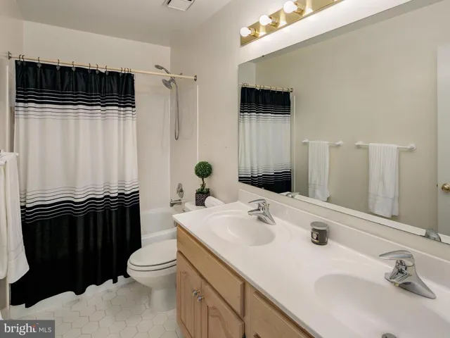 8497 Silverview Ct, Lorton, Virginia 22079