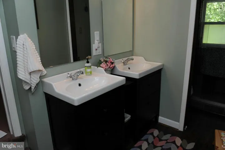 3340 Beechtree Ln, Falls Church, Virginia 22042