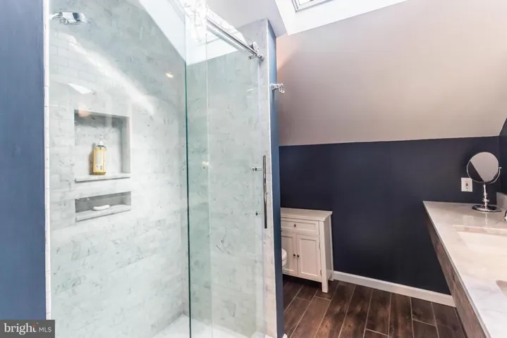 7327 Elmwood Dr, Falls Church, Virginia 22042