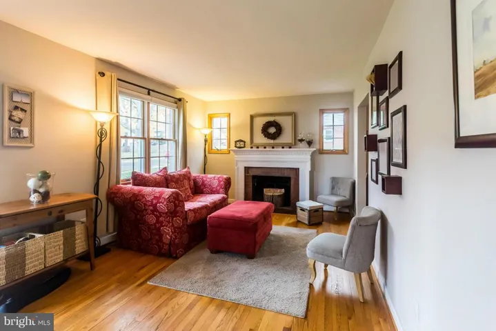 7327 Elmwood Dr, Falls Church, Virginia 22042