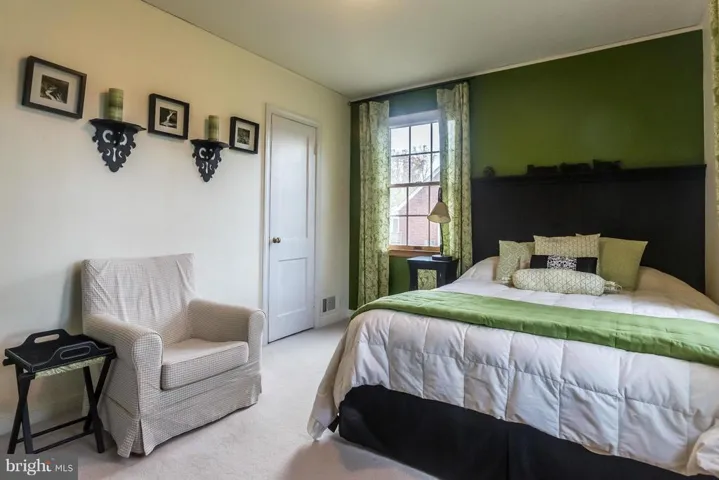 7327 Elmwood Dr, Falls Church, Virginia 22042