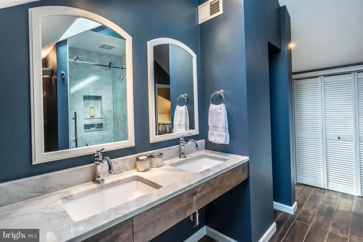 7327 Elmwood Dr, Falls Church, Virginia 22042