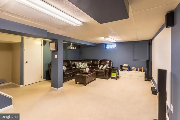 7327 Elmwood Dr, Falls Church, Virginia 22042