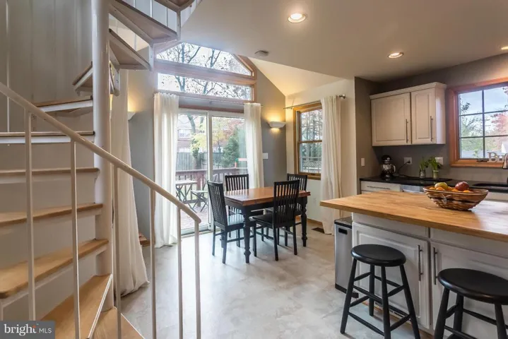 7327 Elmwood Dr, Falls Church, Virginia 22042