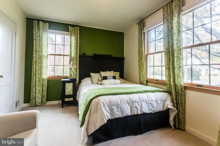 7327 Elmwood Dr, Falls Church, Virginia 22042