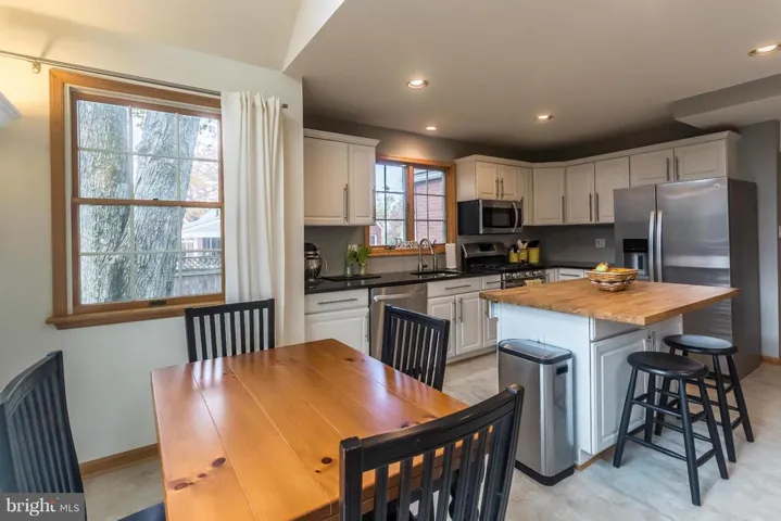 7327 Elmwood Dr, Falls Church, Virginia 22042