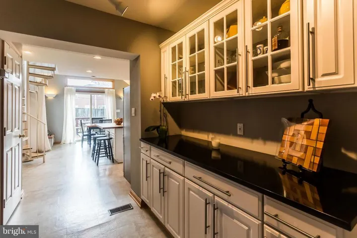 7327 Elmwood Dr, Falls Church, Virginia 22042