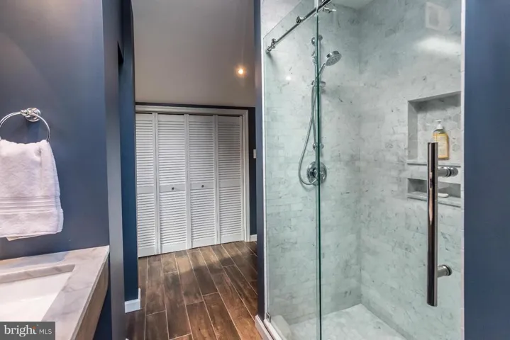 7327 Elmwood Dr, Falls Church, Virginia 22042