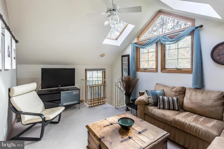 7327 Elmwood Dr, Falls Church, Virginia 22042