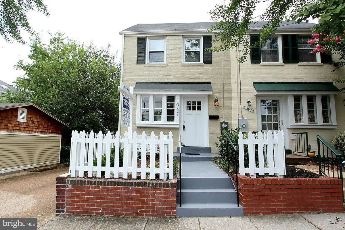 1047 TAUSSIG PLACE, Washington, DC 20017