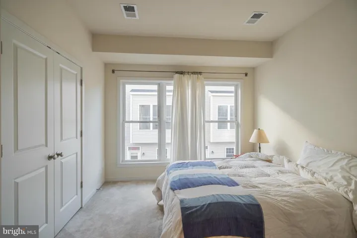 586 Regent Pl Ne, Washington, District of Columbia 20017