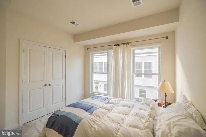586 Regent Pl Ne, Washington, District of Columbia 20017