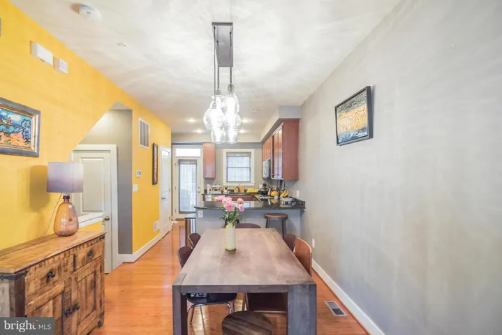 586 Regent Pl Ne, Washington, District of Columbia 20017