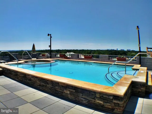 1021 Garfield St #215, Arlington, Virginia 22201