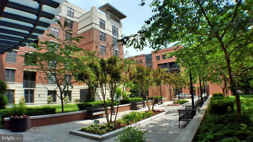 1021 Garfield St #215, Arlington, Virginia 22201