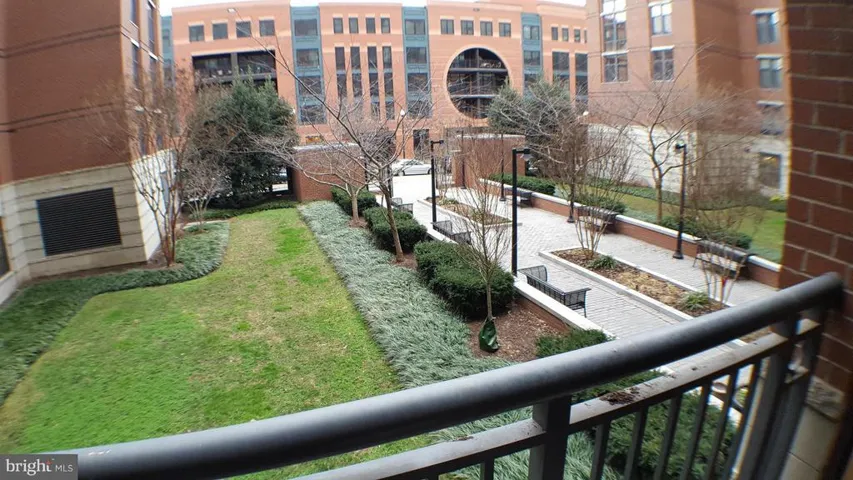 1021 Garfield St #215, Arlington, Virginia 22201