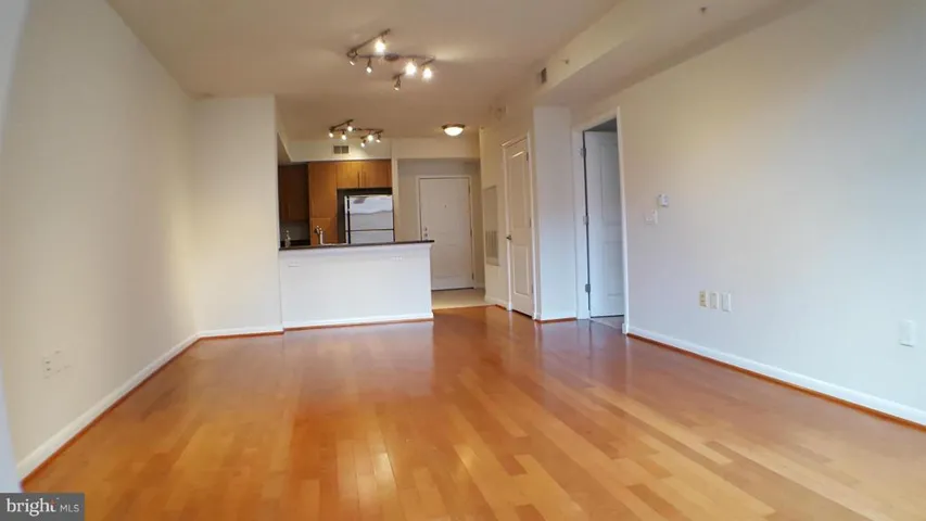 1021 Garfield St #215, Arlington, Virginia 22201