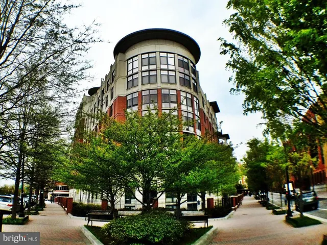 1021 Garfield St #215, Arlington, Virginia 22201