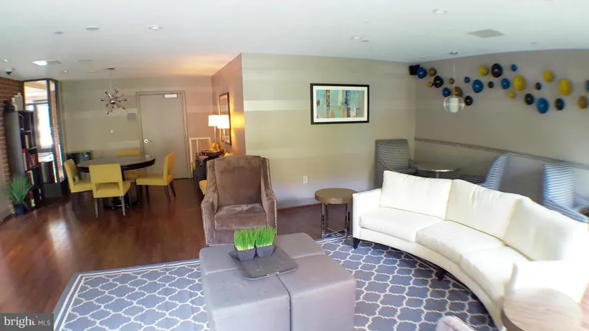 1021 Garfield St #215, Arlington, Virginia 22201