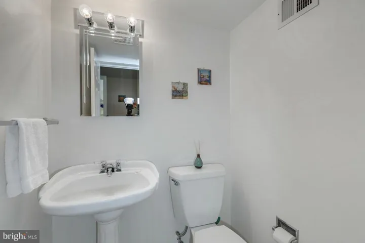 2407 Candlewood Dr, Alexandria, Virginia 22308
