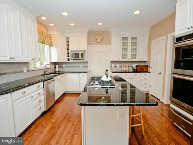 6210 Woodland Lake Dr, Alexandria, Virginia 22310