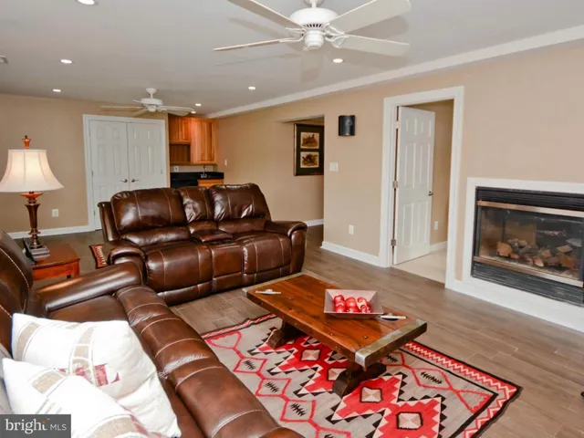 6210 Woodland Lake Dr, Alexandria, Virginia 22310