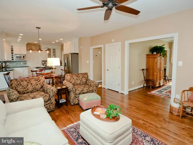6210 Woodland Lake Dr, Alexandria, Virginia 22310