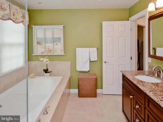 6210 Woodland Lake Dr, Alexandria, Virginia 22310