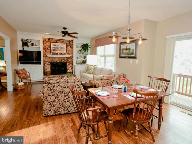 6210 Woodland Lake Dr, Alexandria, Virginia 22310