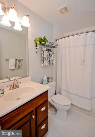 6210 Woodland Lake Dr, Alexandria, Virginia 22310