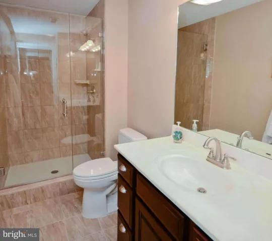 6210 Woodland Lake Dr, Alexandria, Virginia 22310