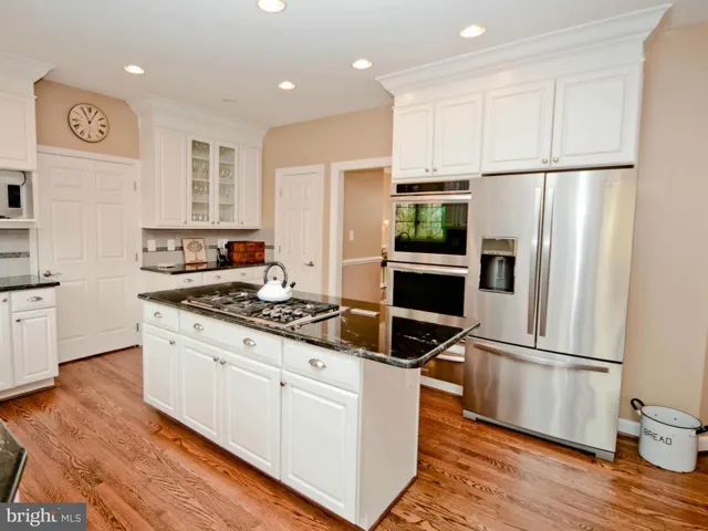 6210 Woodland Lake Dr, Alexandria, Virginia 22310