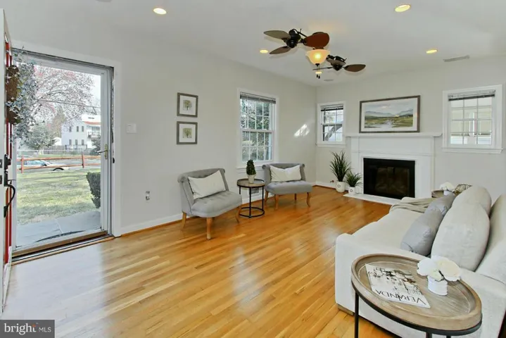 3227 Annandale Rd, Falls Church, Virginia 22042