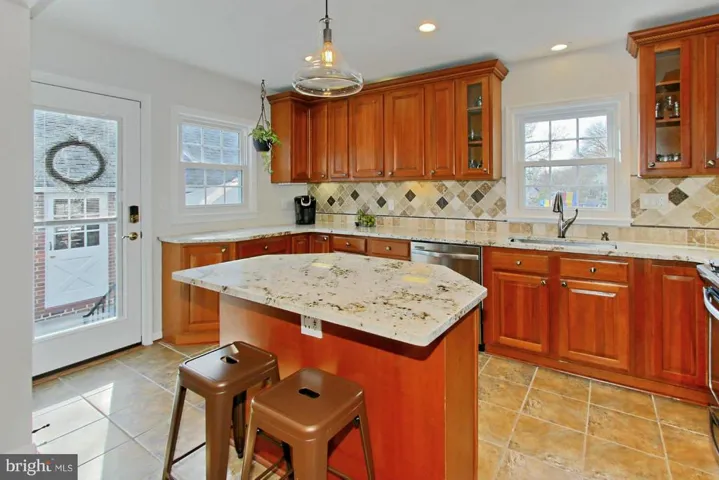 3227 Annandale Rd, Falls Church, Virginia 22042