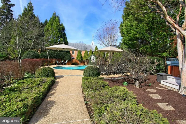 3227 Annandale Rd, Falls Church, Virginia 22042