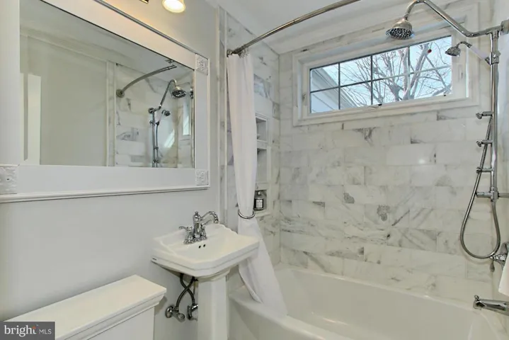 3227 Annandale Rd, Falls Church, Virginia 22042