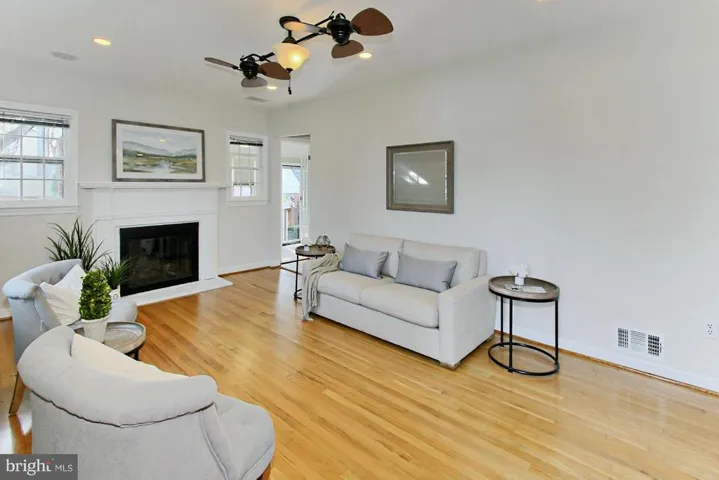 3227 Annandale Rd, Falls Church, Virginia 22042