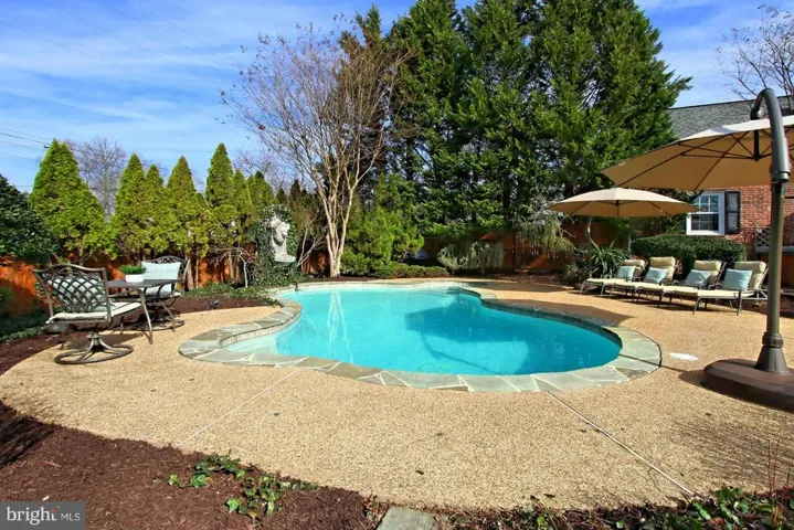3227 Annandale Rd, Falls Church, Virginia 22042
