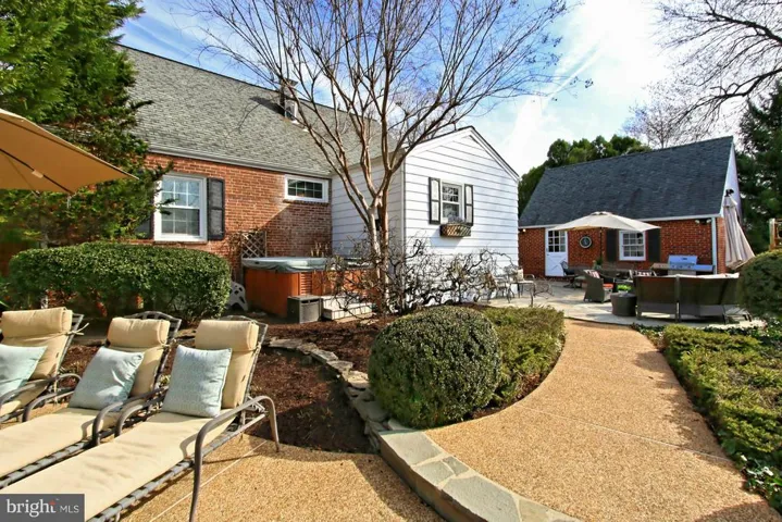 3227 Annandale Rd, Falls Church, Virginia 22042