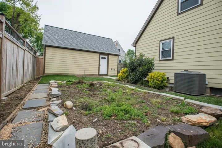 2431 Fort Dr, Alexandria, Virginia 22303