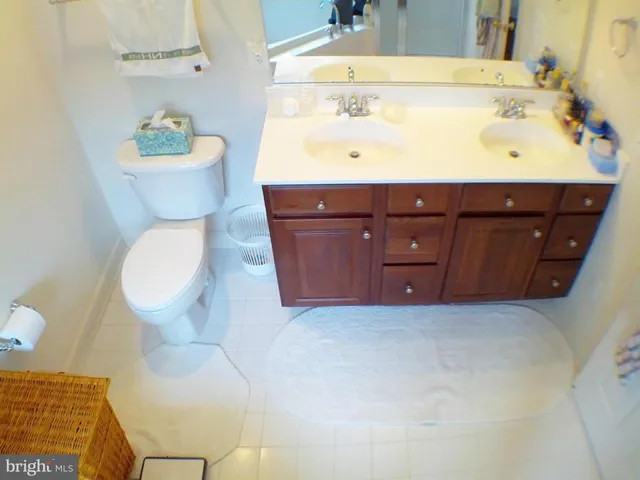 8406 Chaucer House Ct, Lorton, Virginia 22079