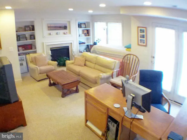 8406 Chaucer House Ct, Lorton, Virginia 22079