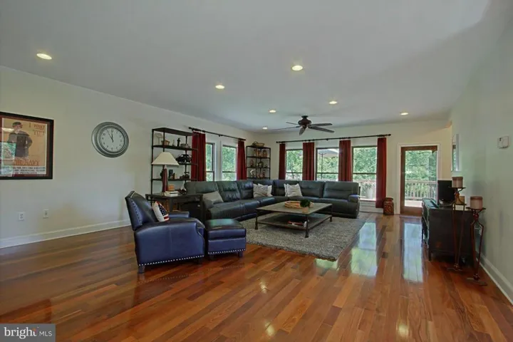 6908 Farragut Ave, Falls Church, Virginia 22042