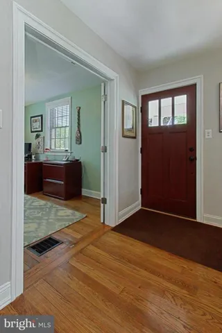 6908 Farragut Ave, Falls Church, Virginia 22042
