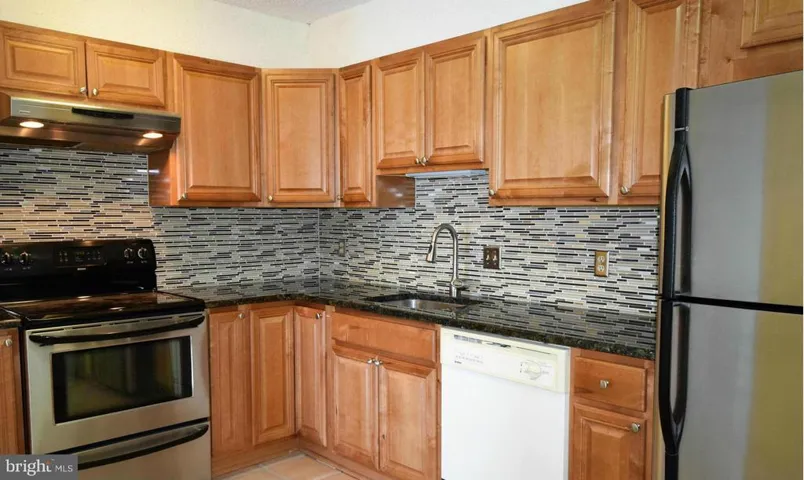 3800 Powell Ln #826, Falls Church, Virginia 22041