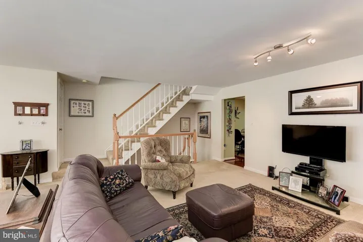 7228 Olde Lantern Way, Springfield, Virginia 22152