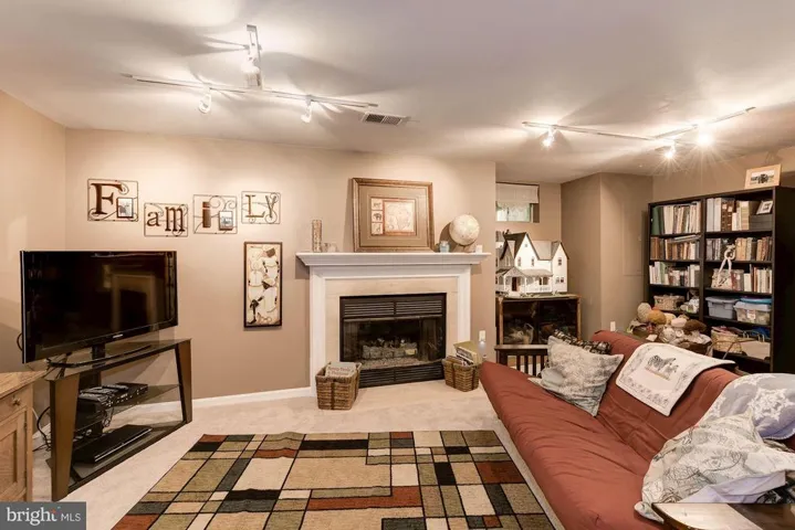 7228 Olde Lantern Way, Springfield, Virginia 22152