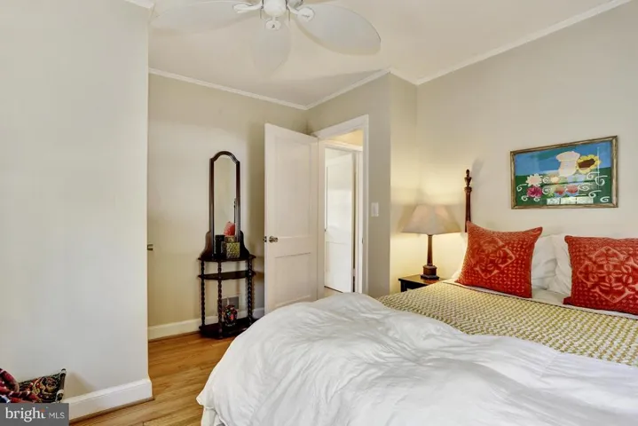636 Walker Rd, Great Falls, Virginia 22066