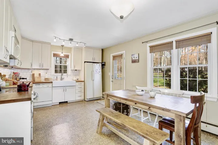 636 Walker Rd, Great Falls, Virginia 22066